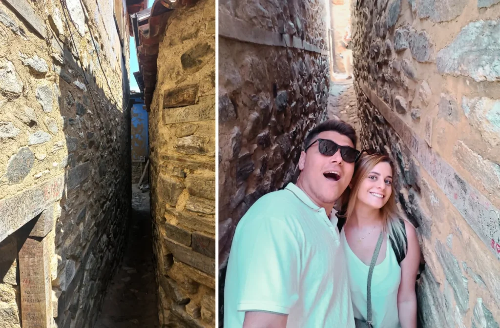 Cumalıkızık’ta yer alan dar geçit Cin Aralığı, taş duvarlar arasında geleneksel köy dokusu